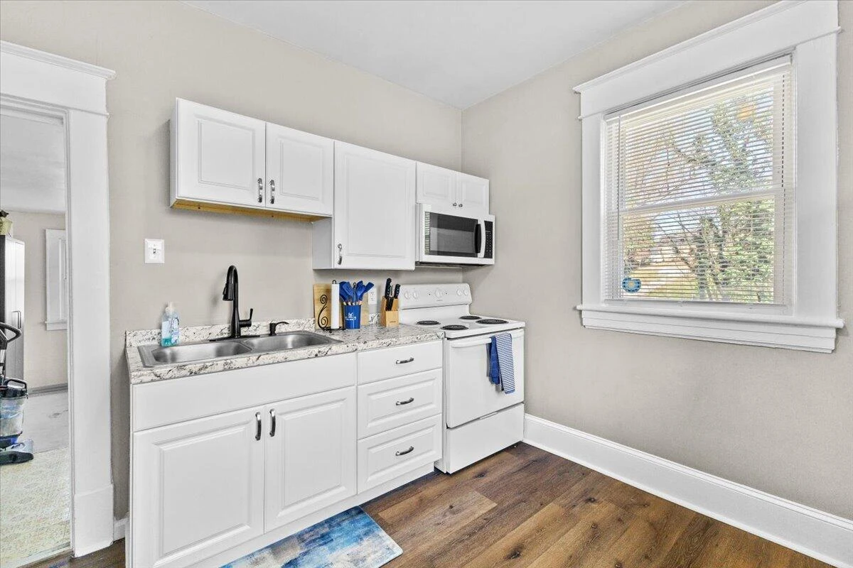 1825 Cambridge AVE SW - Photo 31