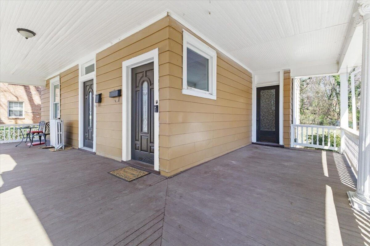 1825 Cambridge AVE SW - Photo 4