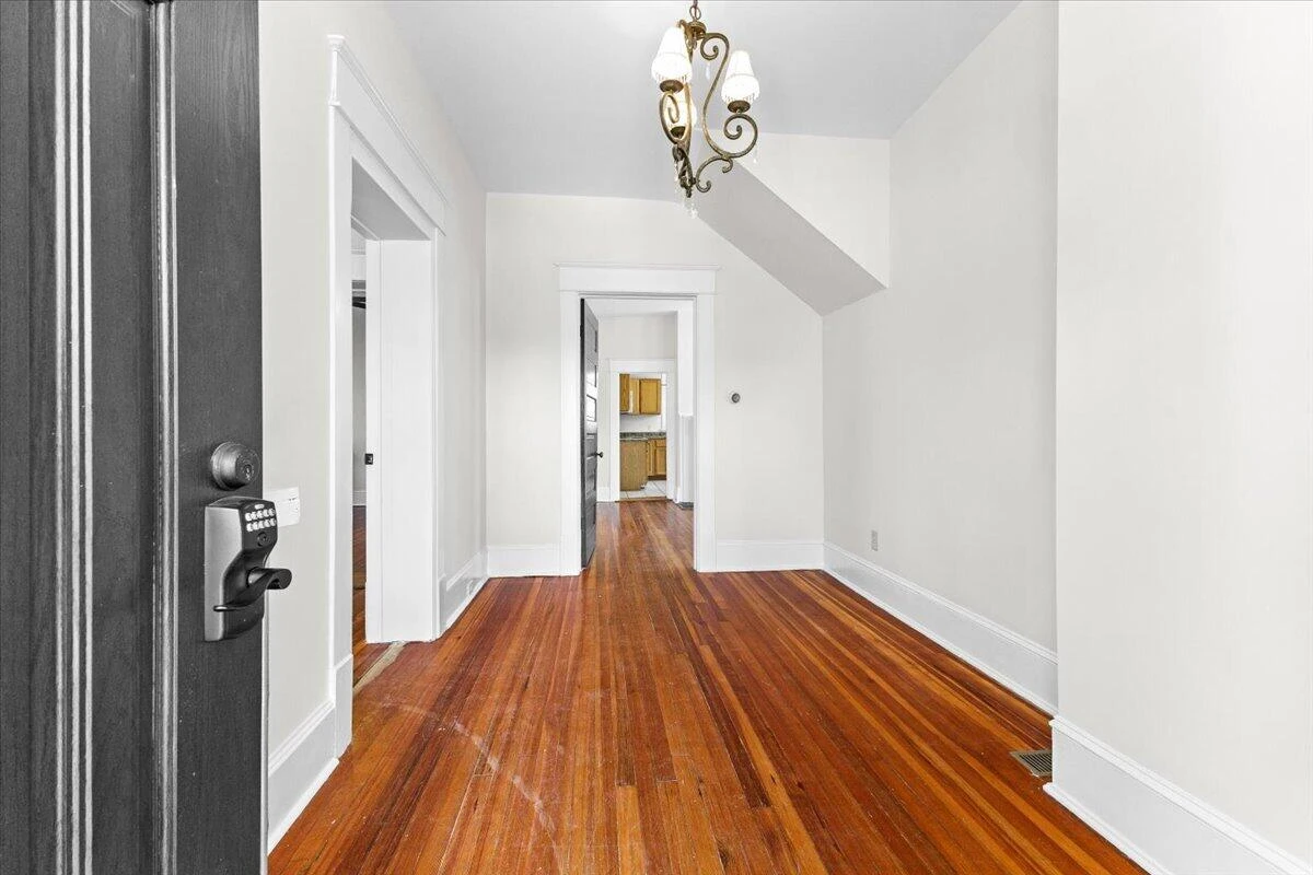 1825 Cambridge AVE SW - Photo 5