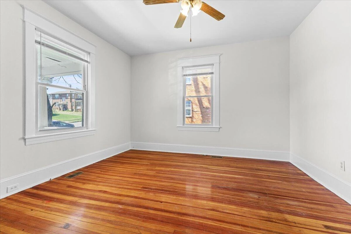 1825 Cambridge AVE SW - Photo 6