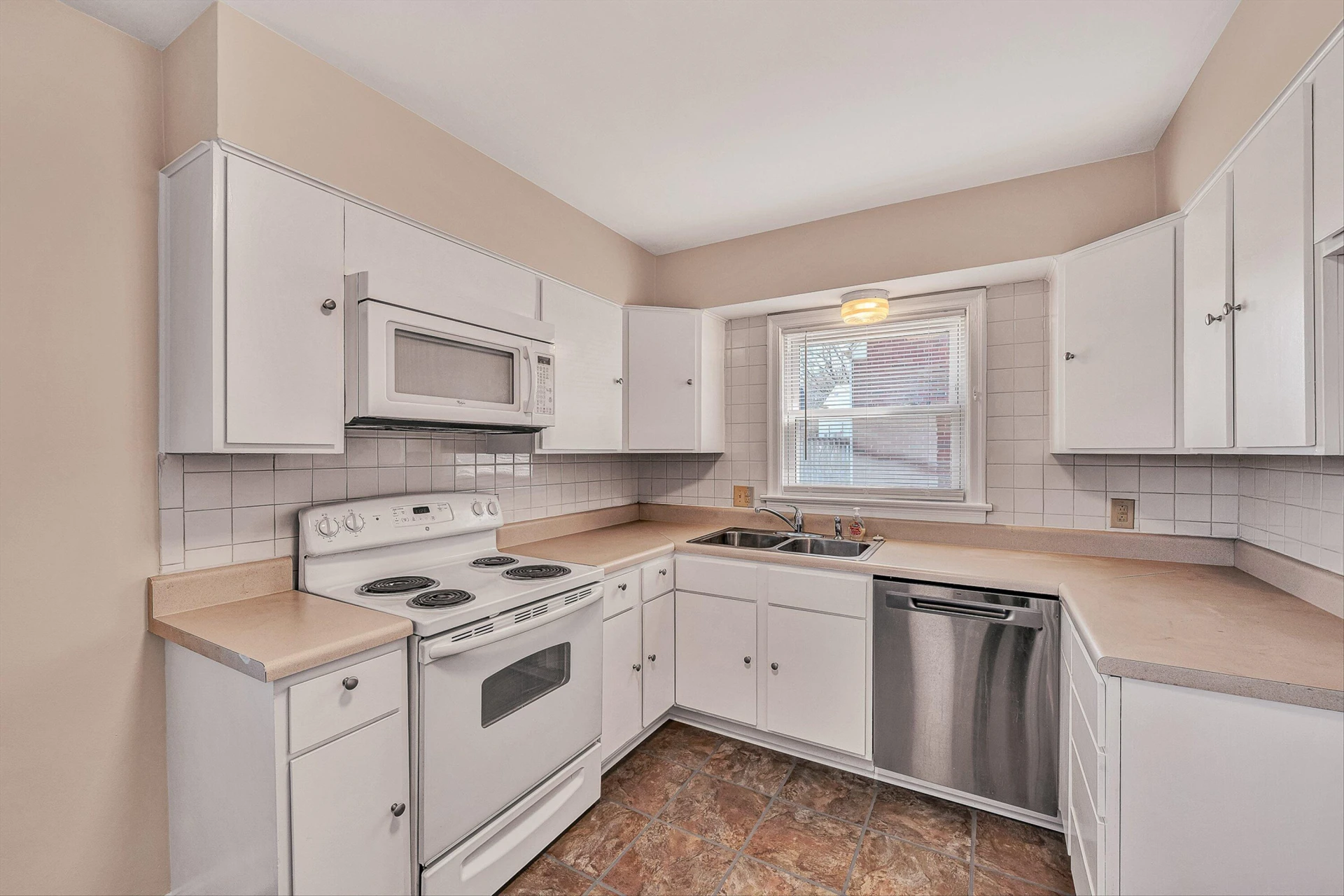 1013 Gardens RD SW - Photo 15