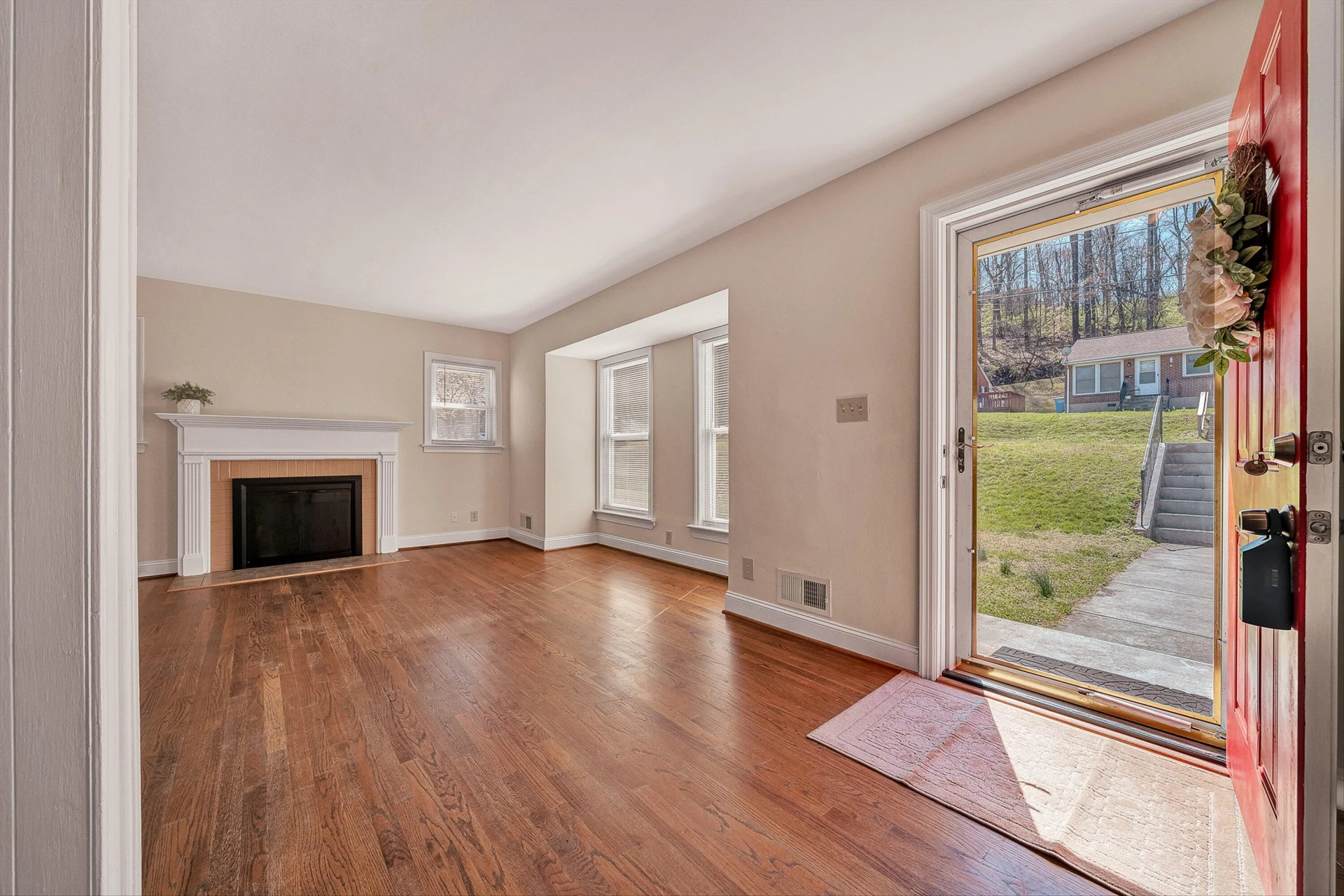 1013 Gardens RD SW - Photo 8