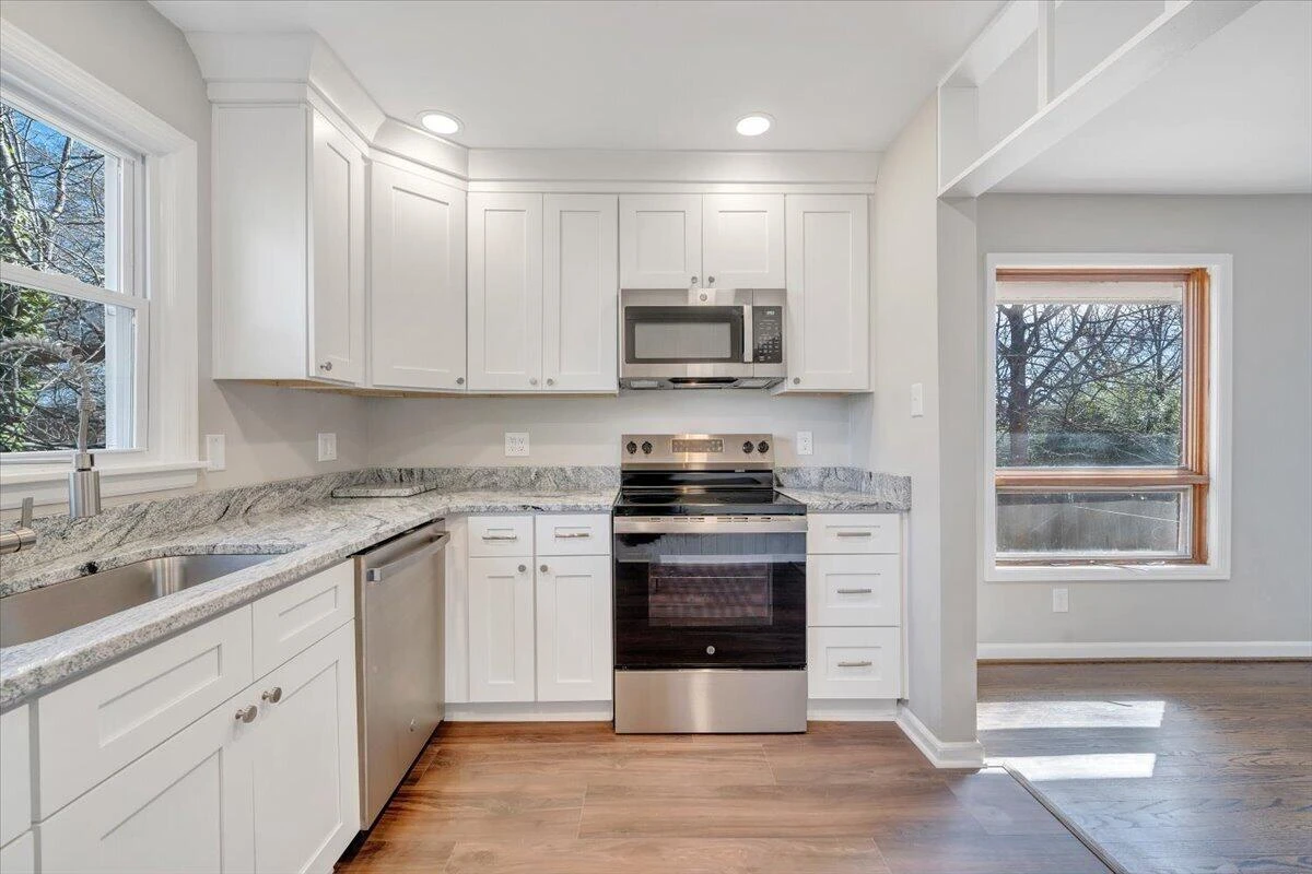 4301 Holmes ST NE - Photo 13