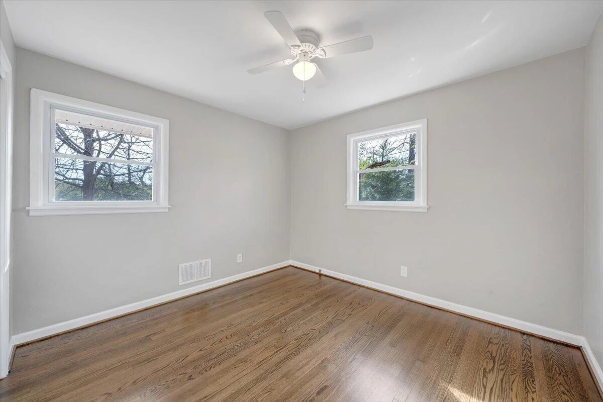4301 Holmes ST NE - Photo 14