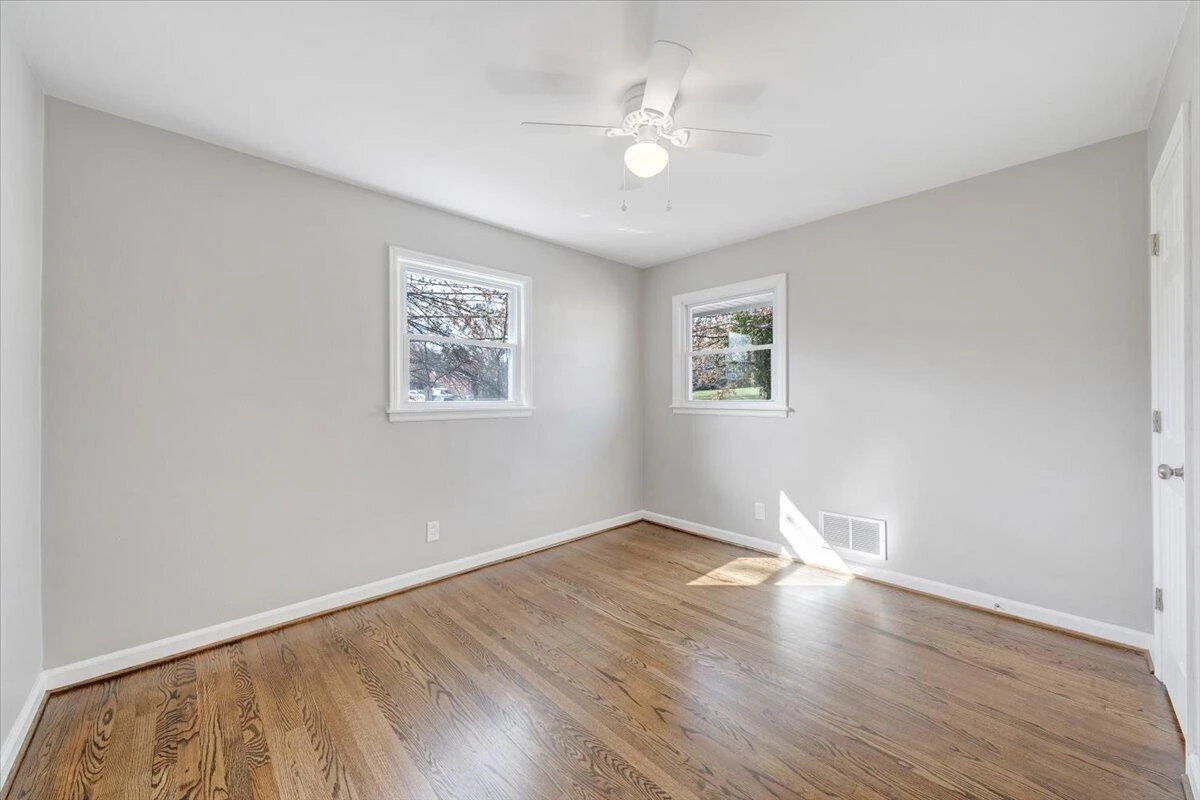 4301 Holmes ST NE - Photo 17
