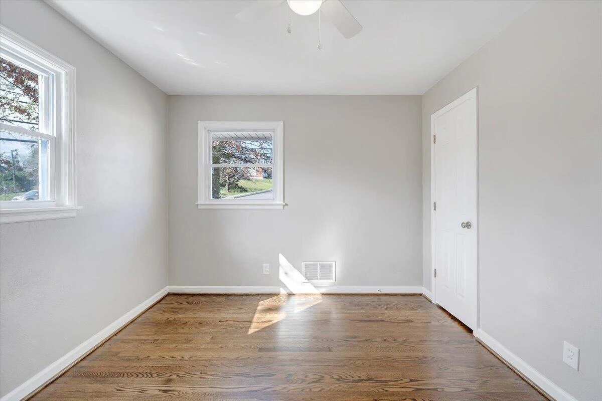 4301 Holmes ST NE - Photo 18