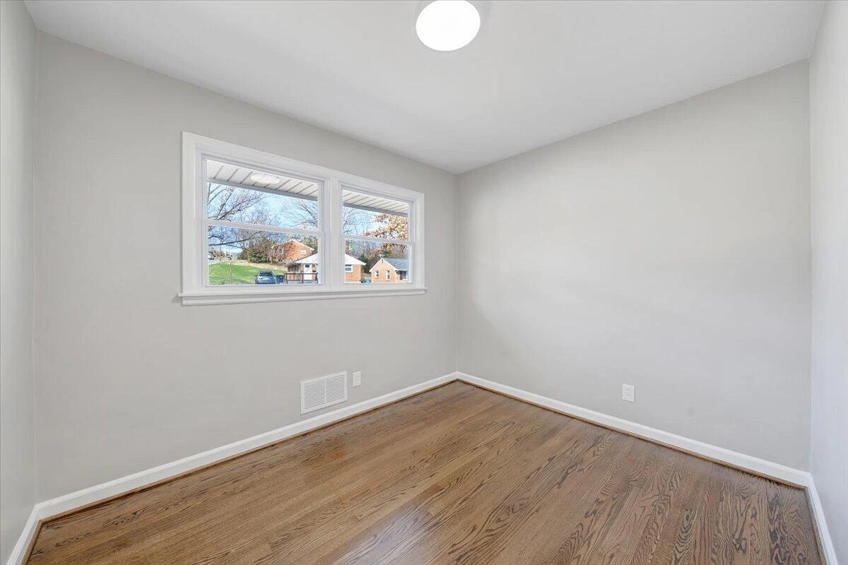 4301 Holmes ST NE - Photo 20