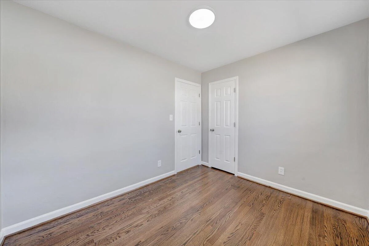4301 Holmes ST NE - Photo 21