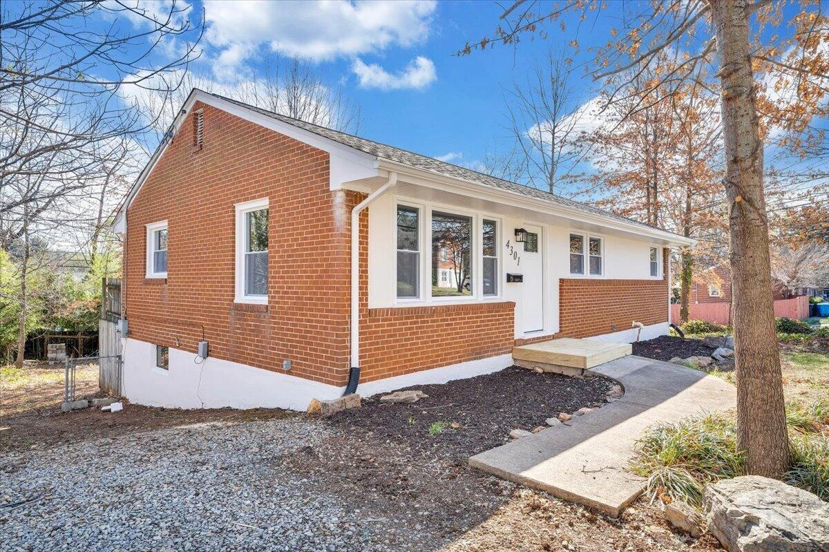 4301 Holmes ST NE - Photo 28