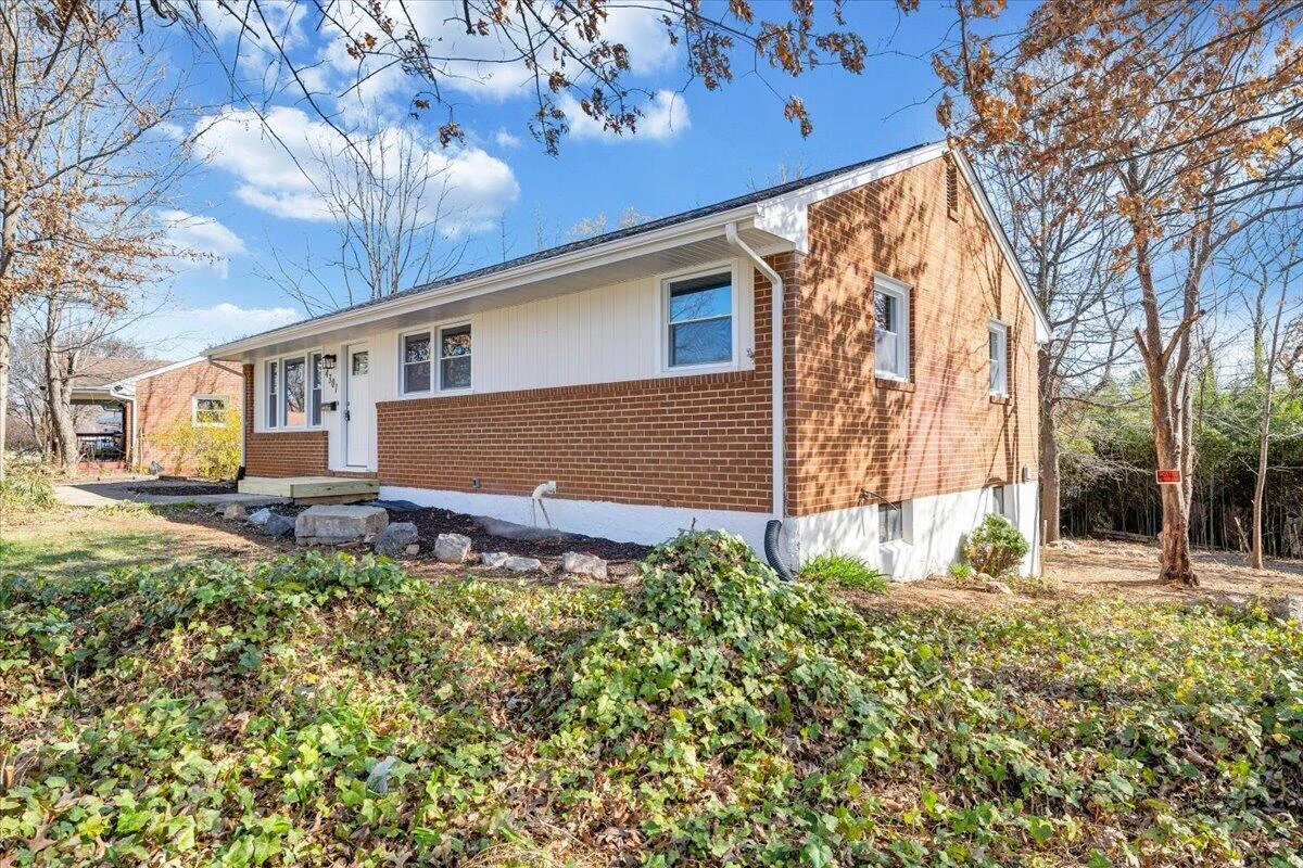 4301 Holmes ST NE - Photo 30