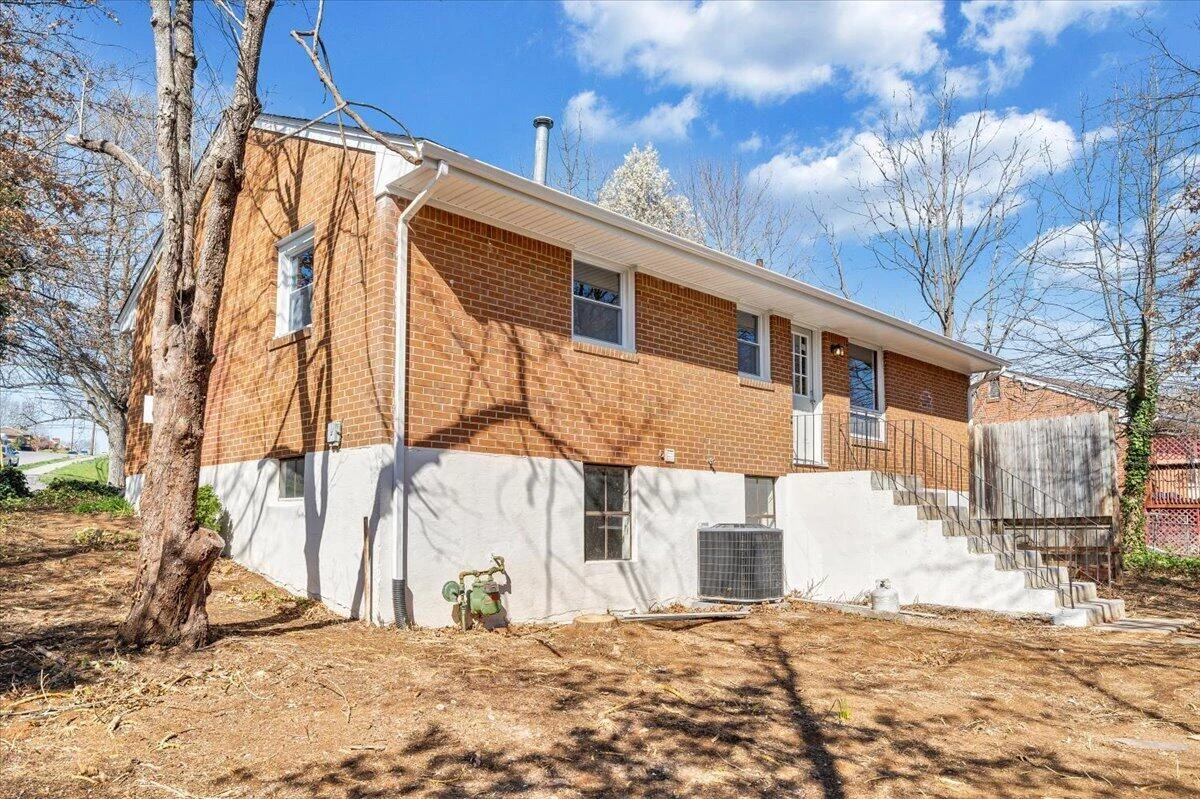 4301 Holmes ST NE - Photo 31
