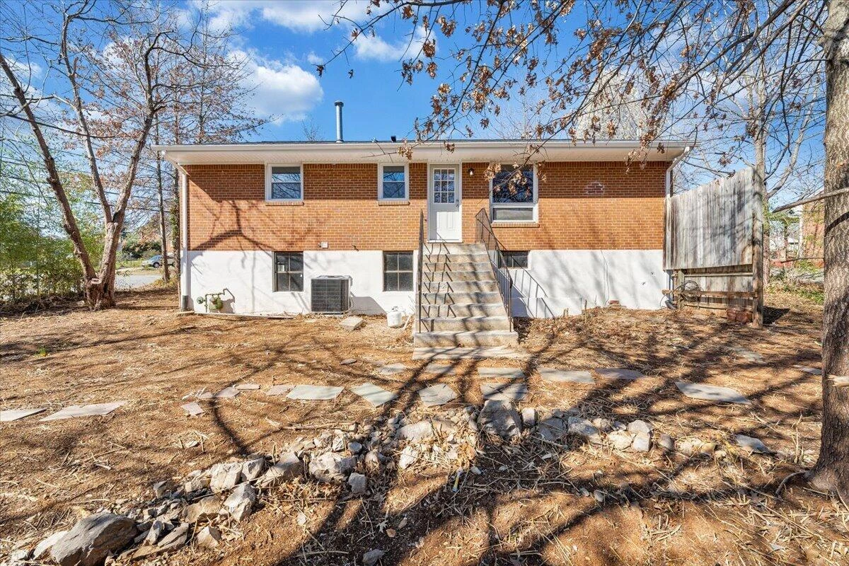 4301 Holmes ST NE - Photo 32