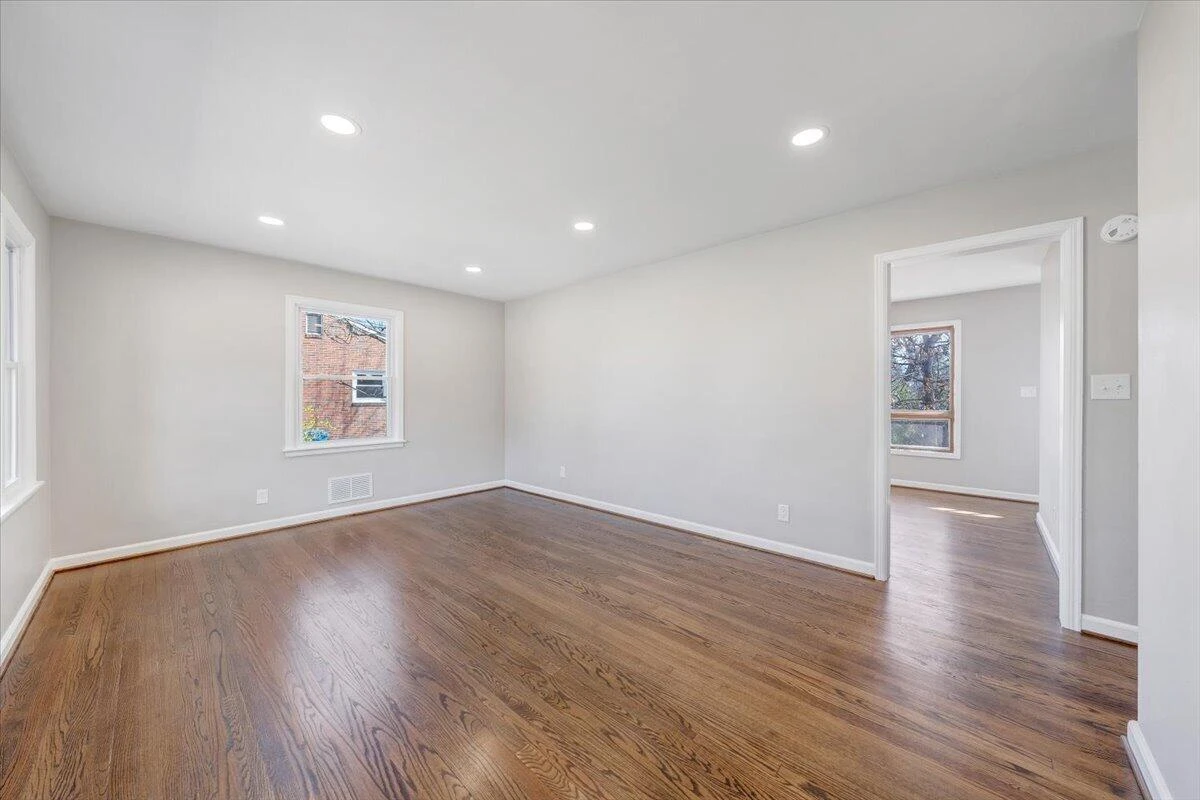 4301 Holmes ST NE - Photo 7