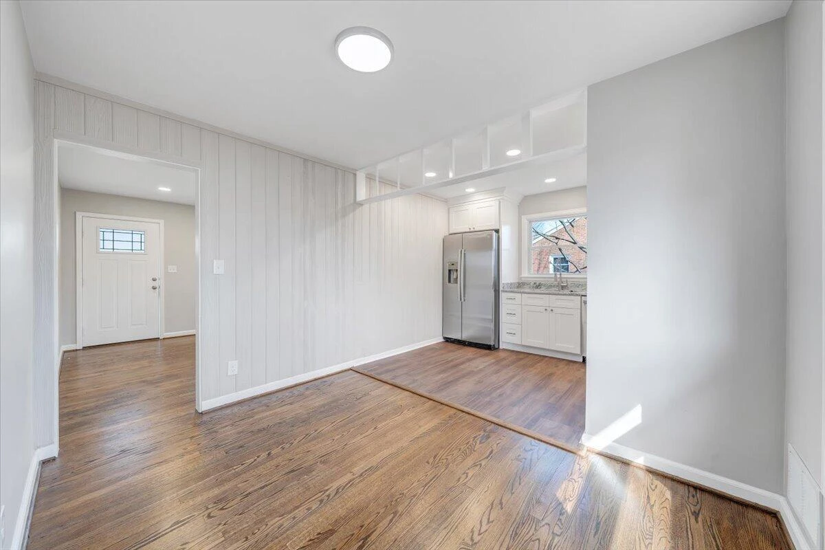 4301 Holmes ST NE - Photo 9