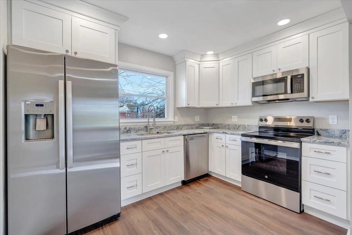 4301 Holmes ST NE - Photo 11