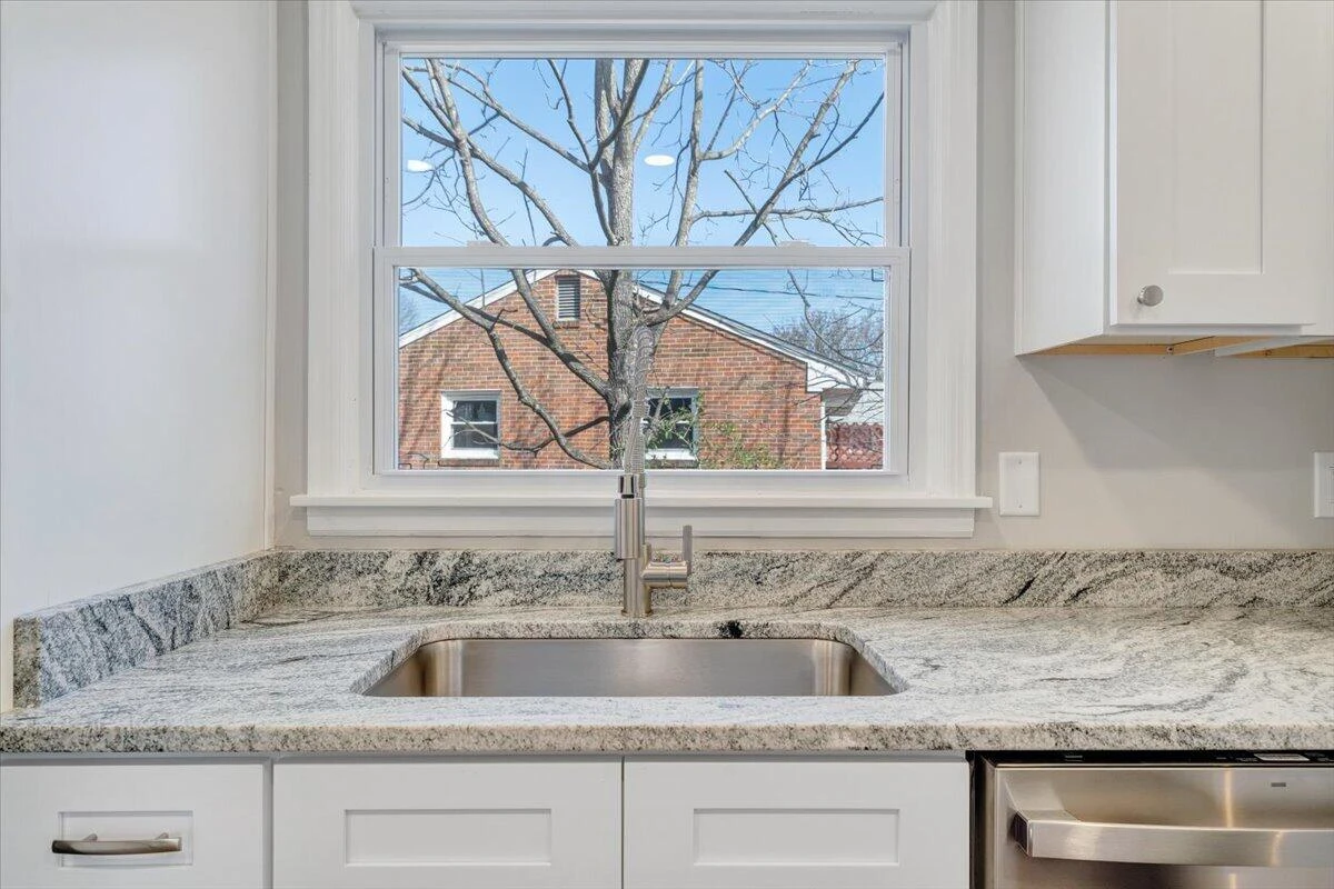 4301 Holmes ST NE - Photo 12