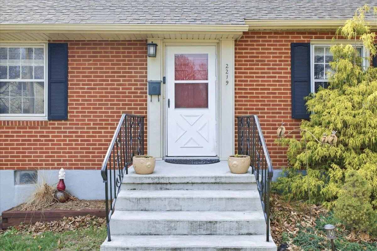2219 Langdon RD SW - Photo 4