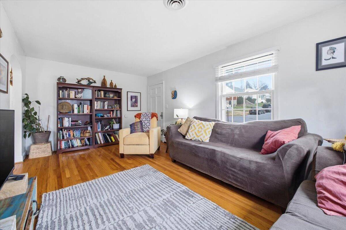 2219 Langdon RD SW - Photo 6