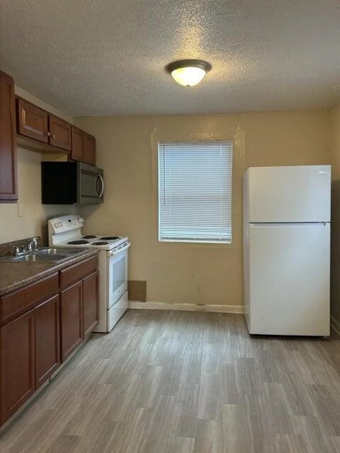 711 McDowell AVE NW - Photo 3