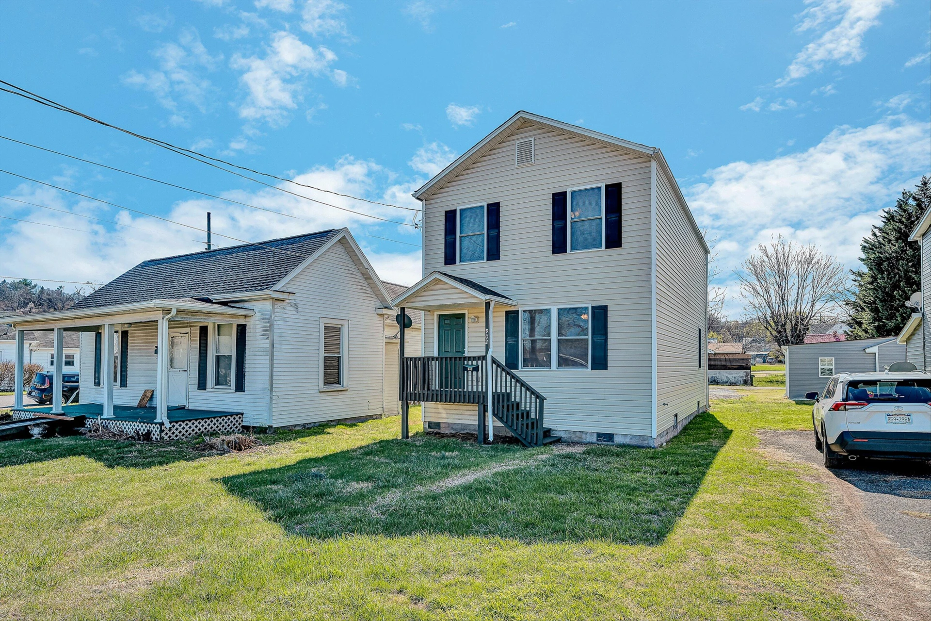 902 Bowman AVE - Photo 2