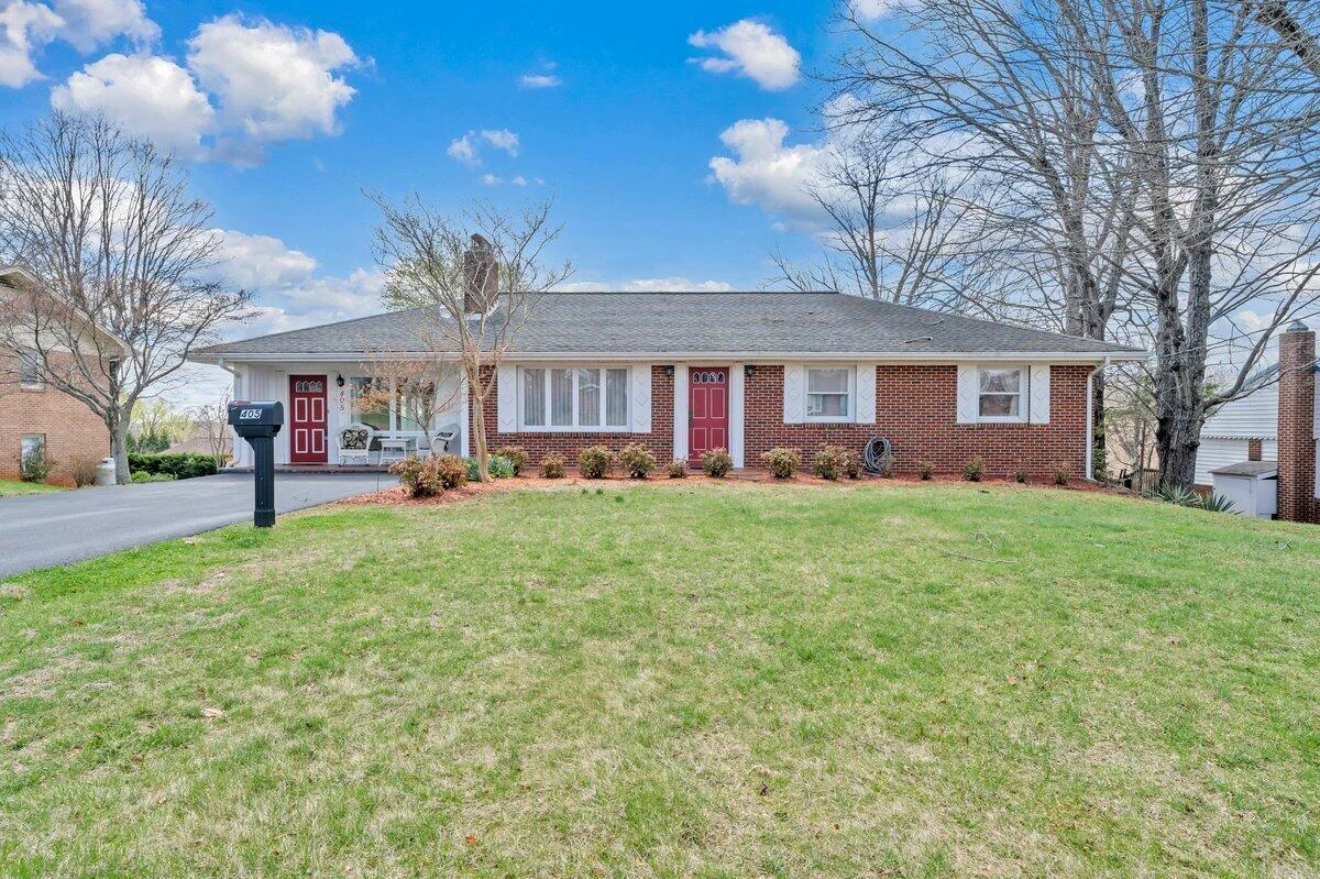 405 Hilltop DR