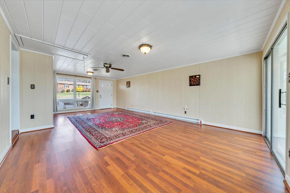 405 Hilltop DR - Photo 10