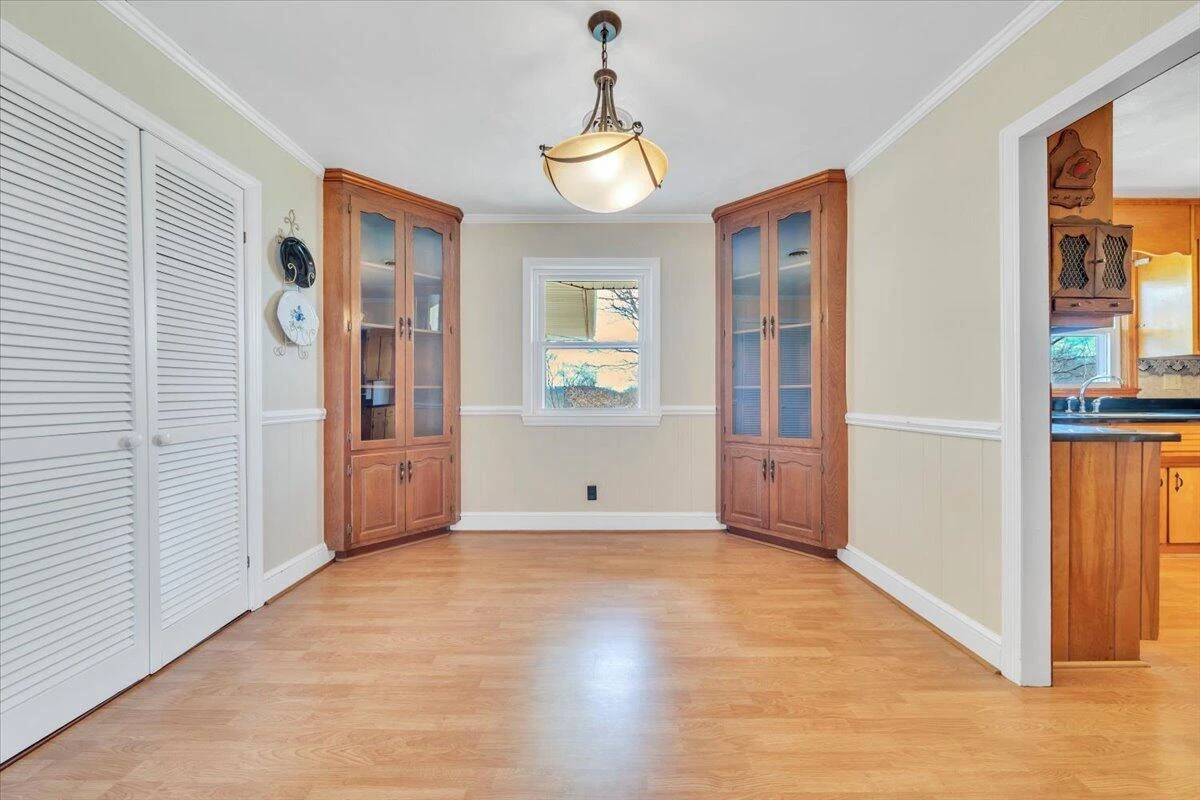 405 Hilltop DR - Photo 11
