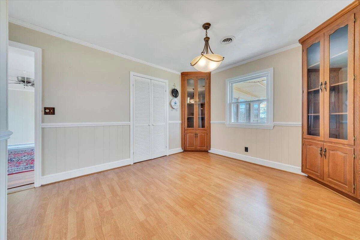 405 Hilltop DR - Photo 12