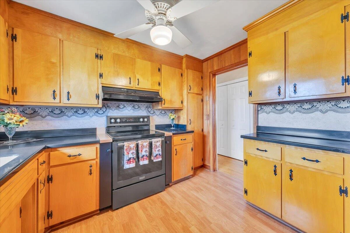 405 Hilltop DR - Photo 13