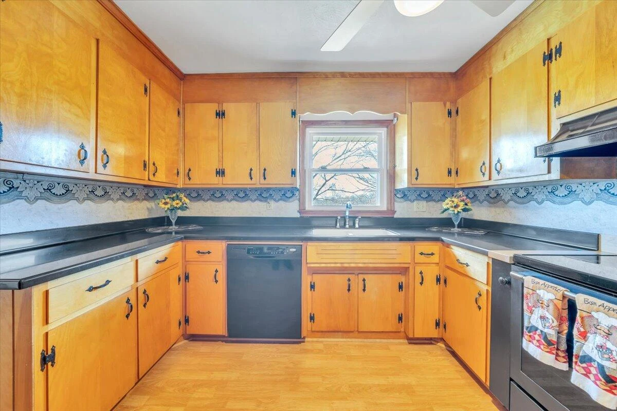 405 Hilltop DR - Photo 14