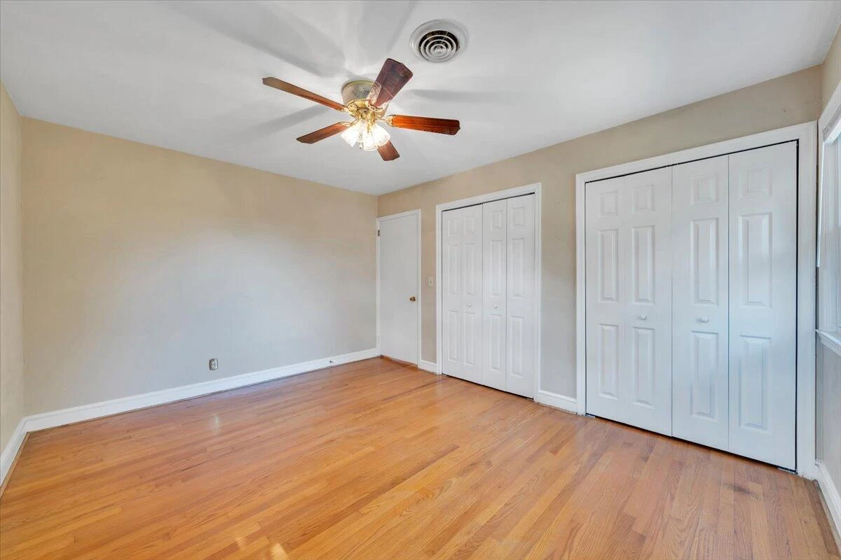 405 Hilltop DR - Photo 18