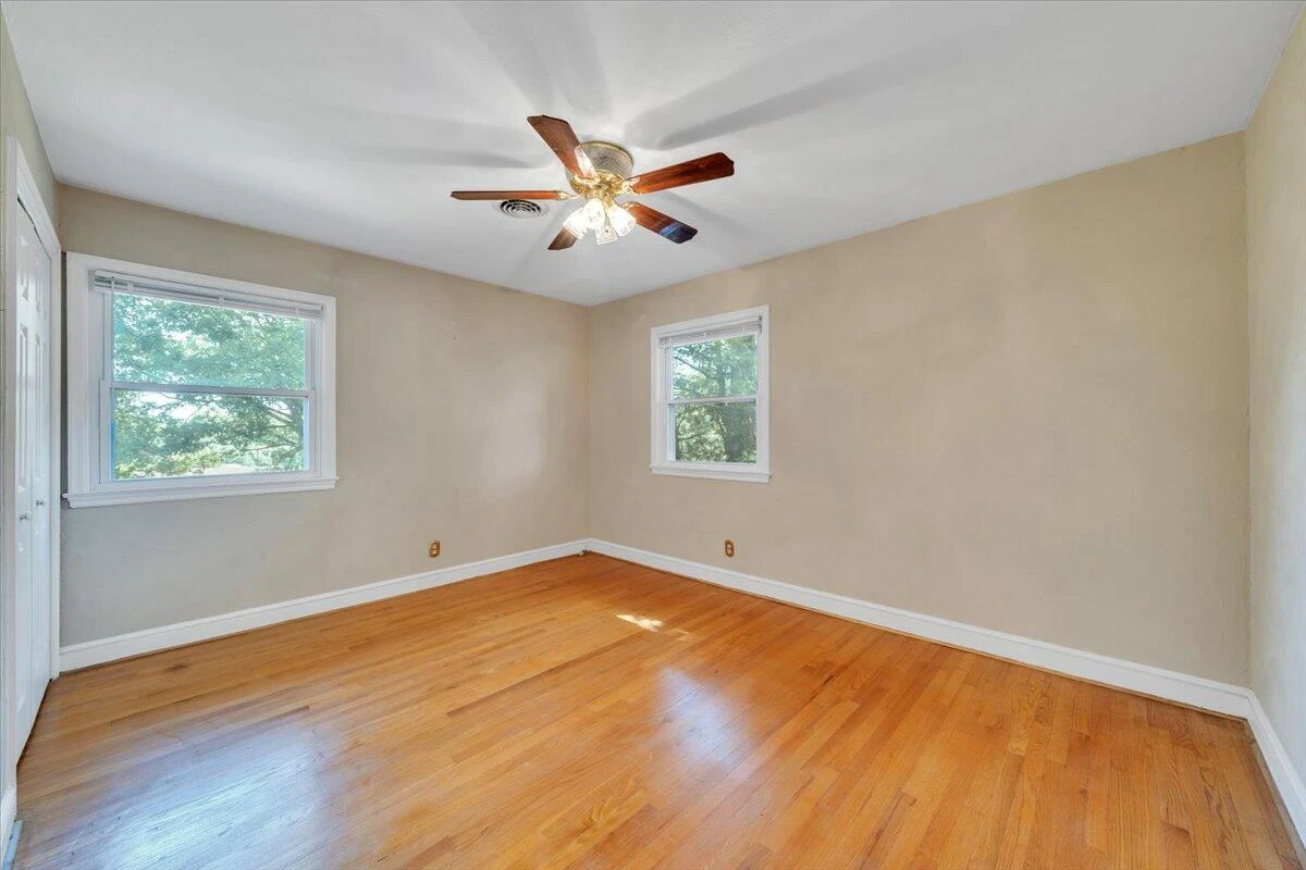 405 Hilltop DR - Photo 19