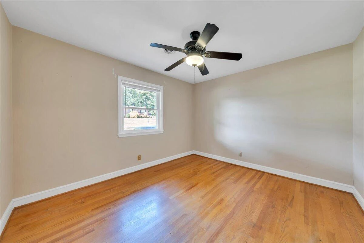 405 Hilltop DR - Photo 20