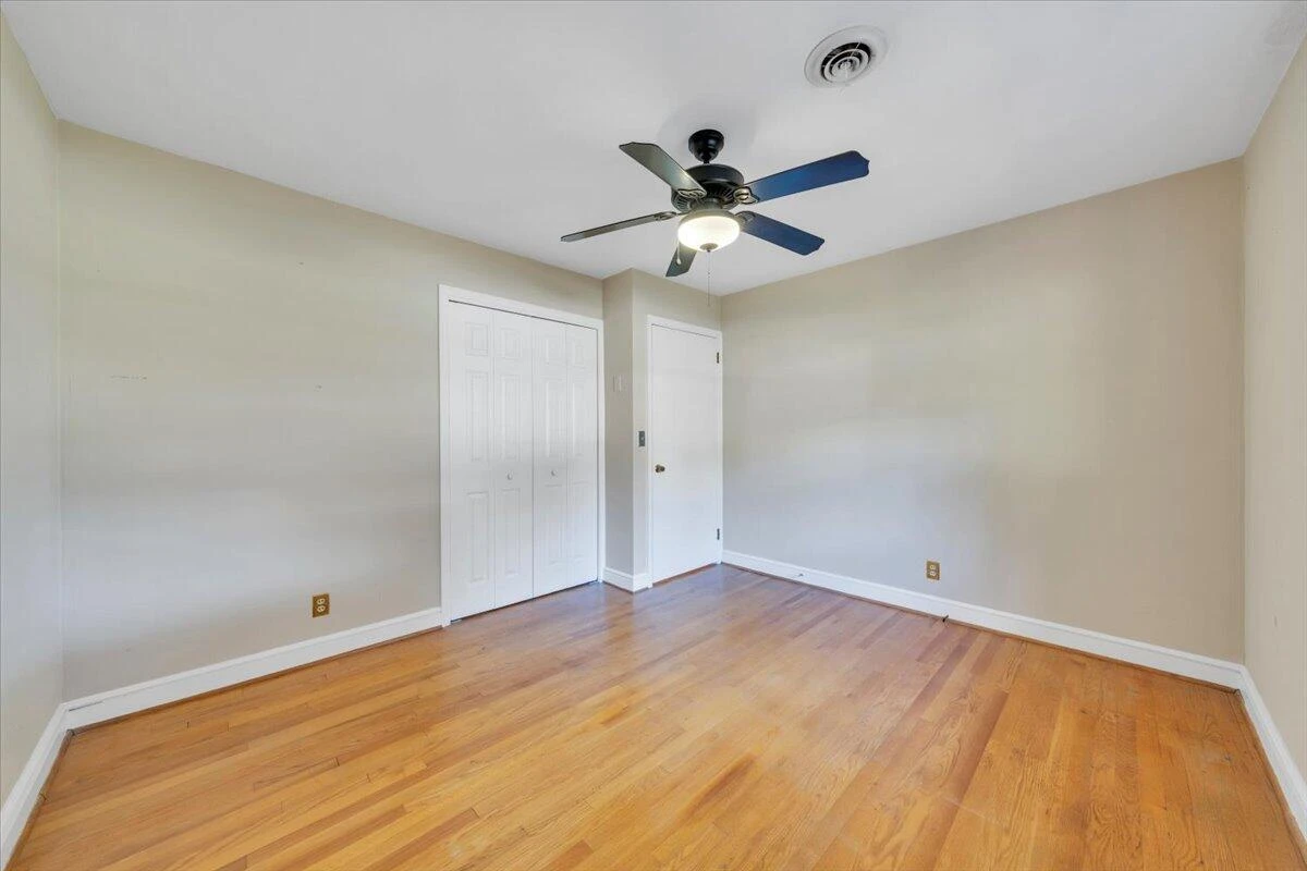 405 Hilltop DR - Photo 21