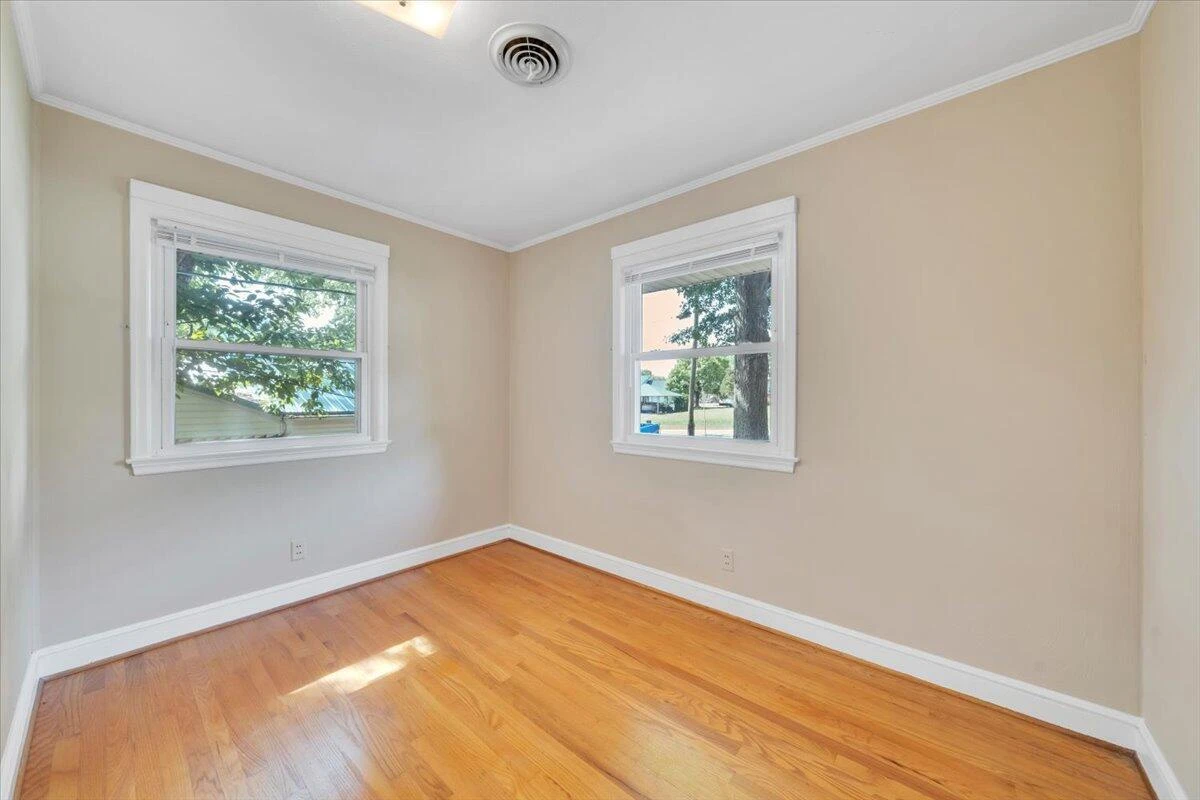 405 Hilltop DR - Photo 22
