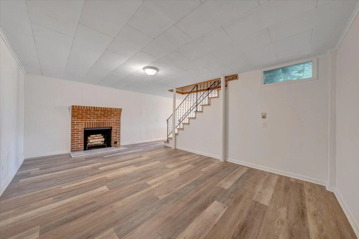 405 Hilltop DR - Photo 31