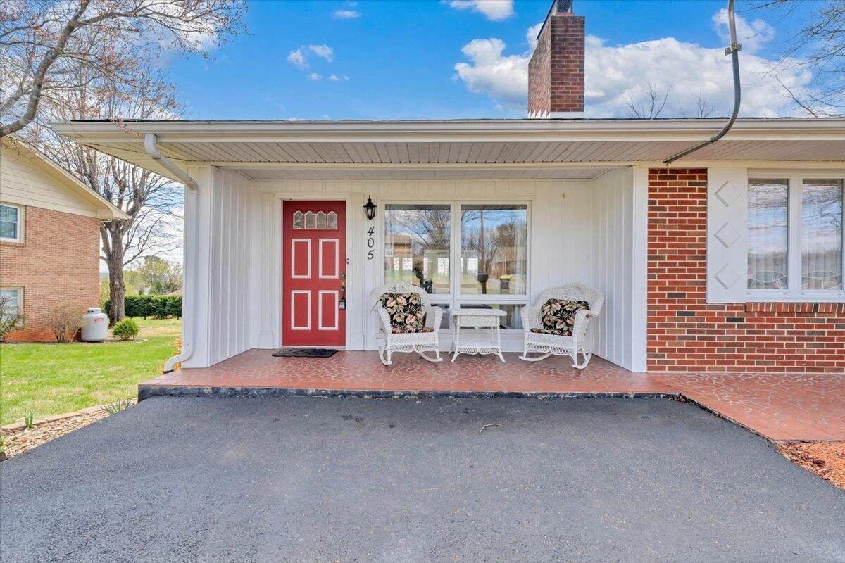 405 Hilltop DR - Photo 3