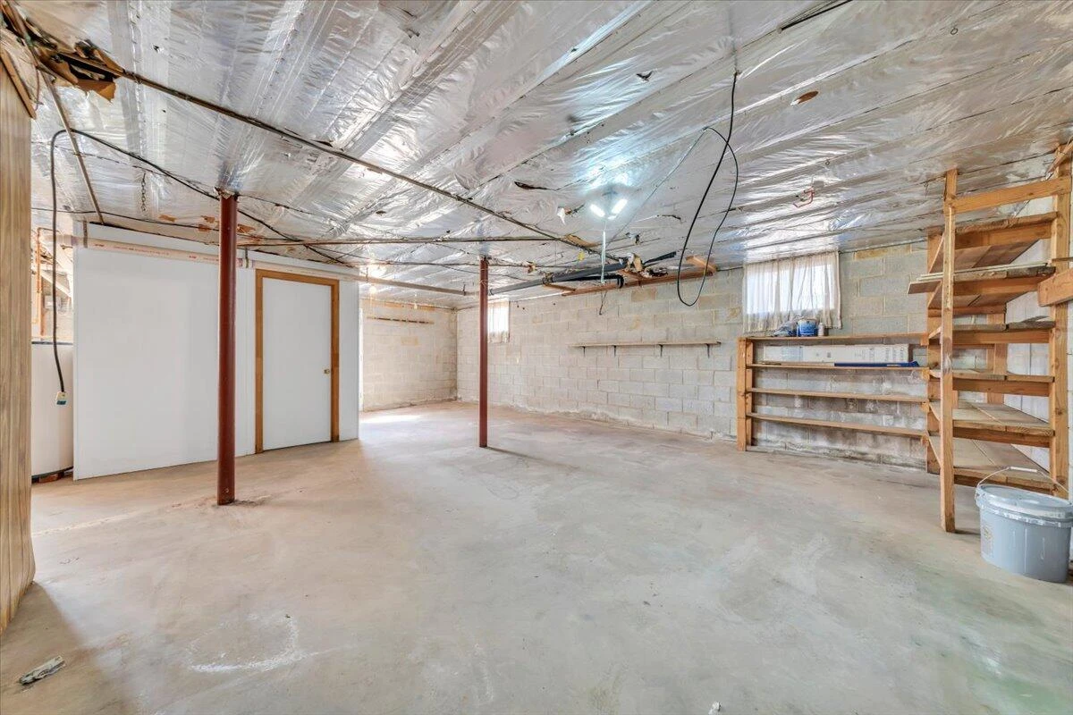 405 Hilltop DR - Photo 38