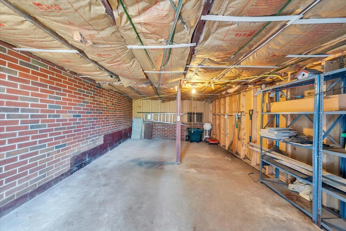 405 Hilltop DR - Photo 40