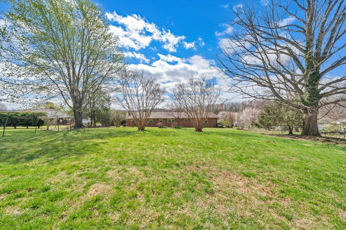 405 Hilltop DR - Photo 41
