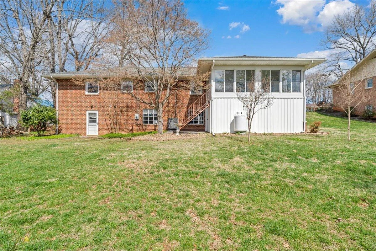 405 Hilltop DR - Photo 43