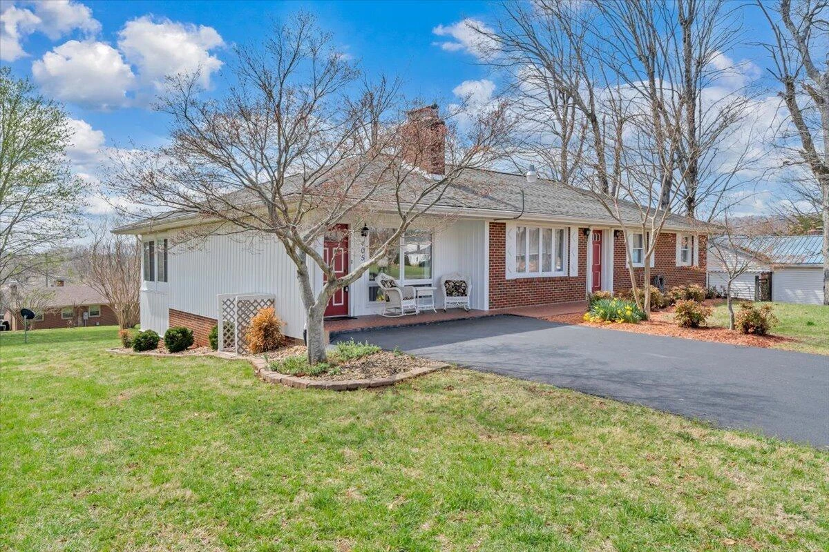 405 Hilltop DR - Photo 45