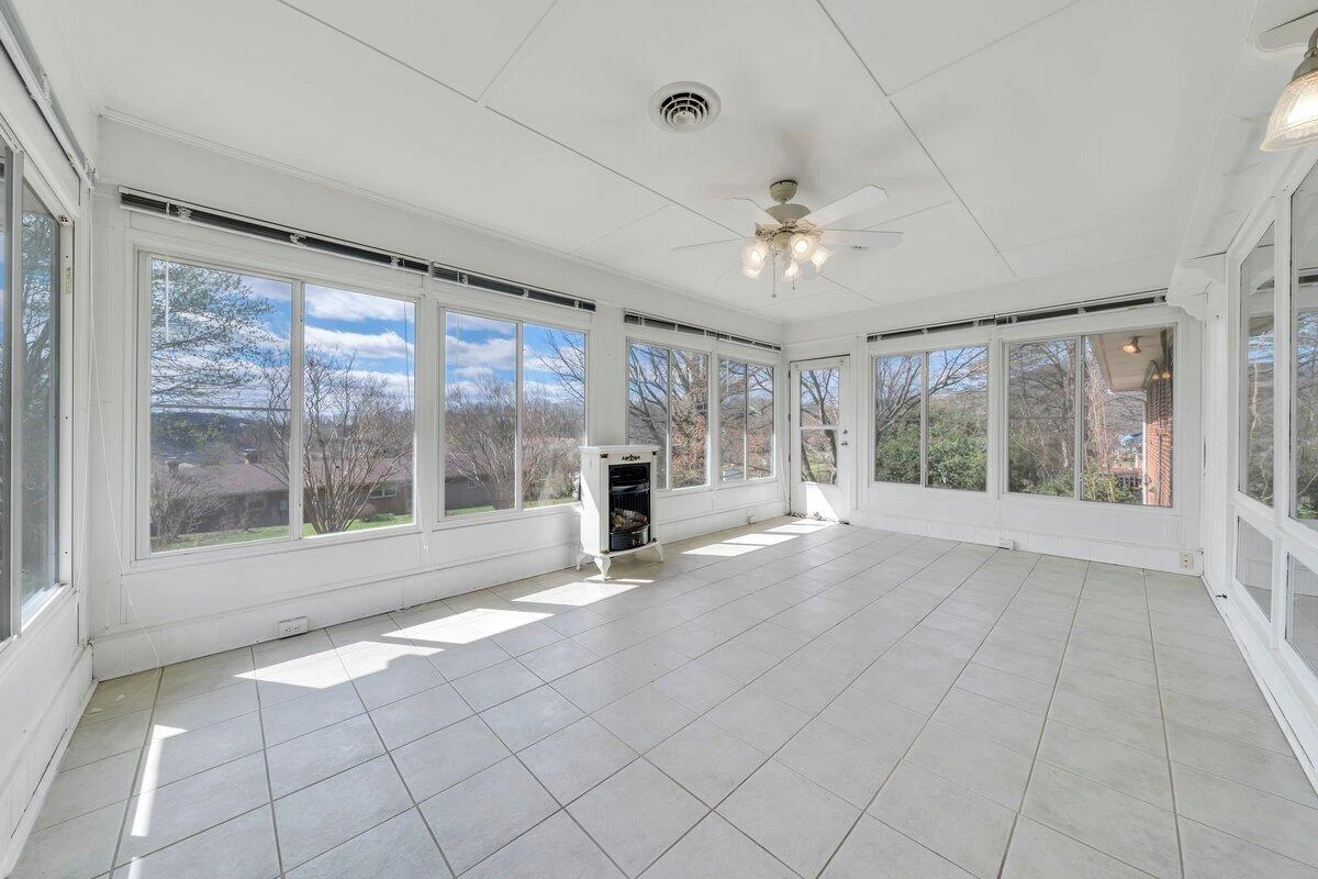 405 Hilltop DR - Photo 8
