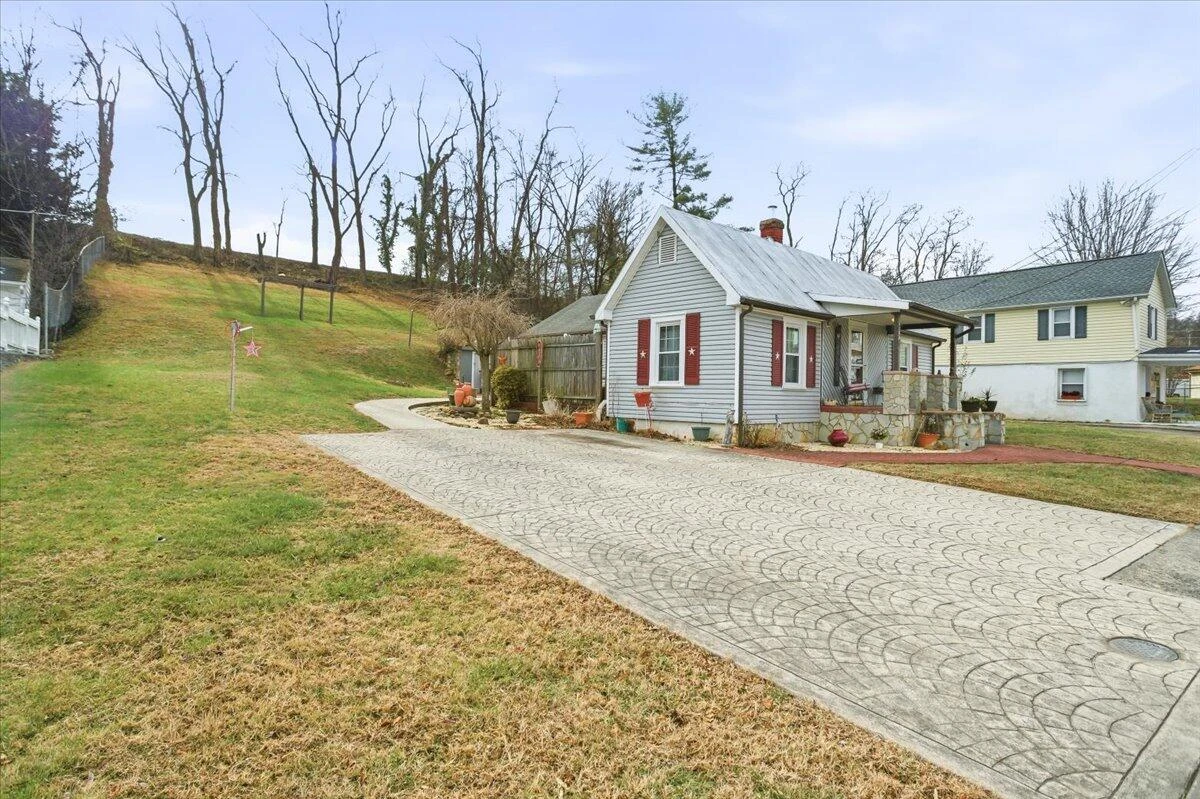 964 Hill AVE - Photo 2