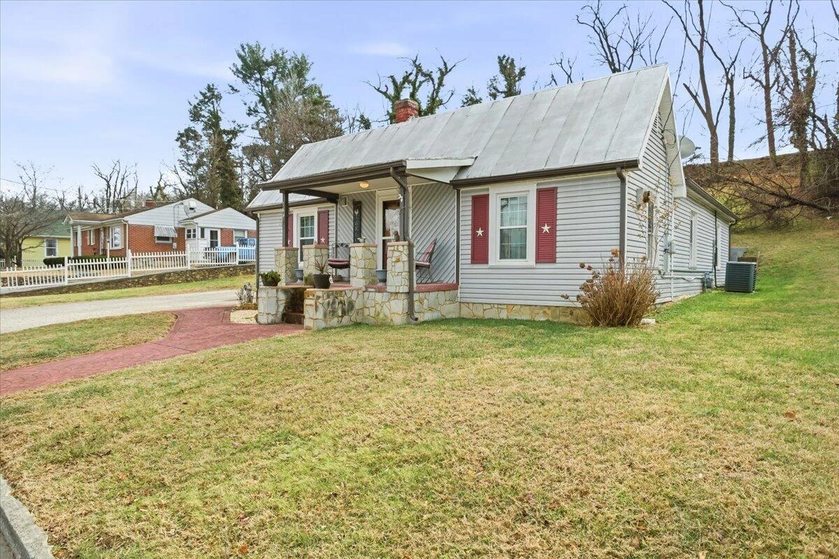 964 Hill AVE - Photo 3