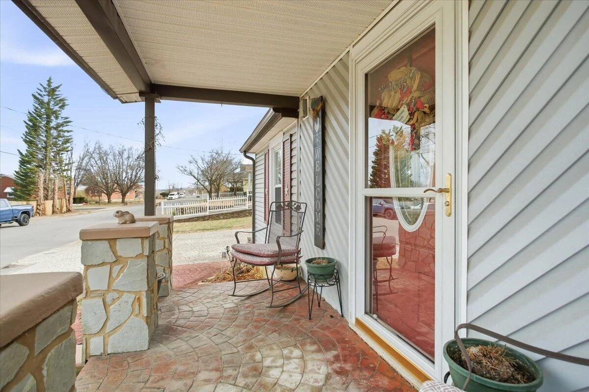 964 Hill AVE - Photo 4