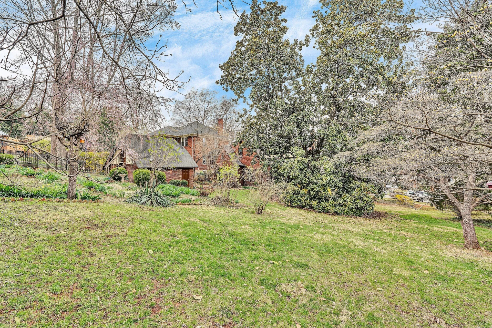 2610 Longview AVE SW - Photo 4