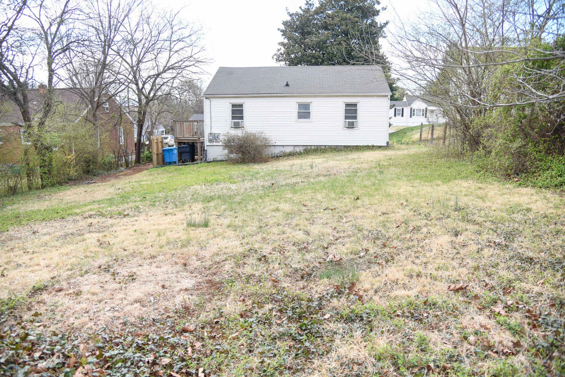 2427 Ravenwood AVE NW - Photo 18
