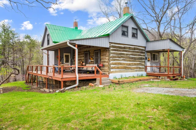 1374 Moccasin RD, Thaxton, VA, 24174