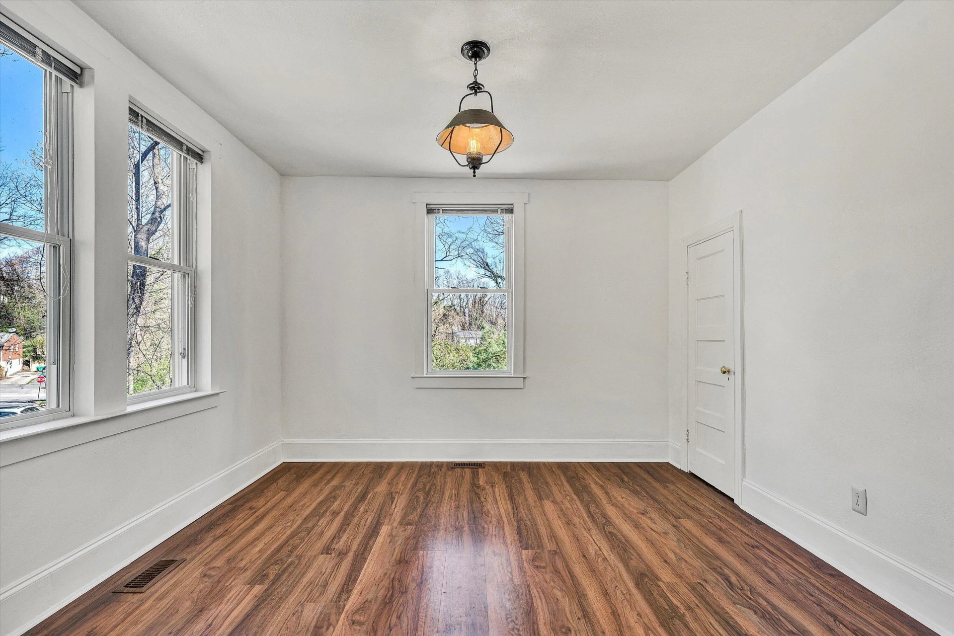 1815 Clinton AVE SE - Photo 7